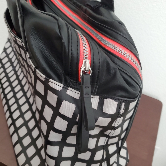 Lululemon Athletica Sweat & Go  Bag. - Picture 3 of 16